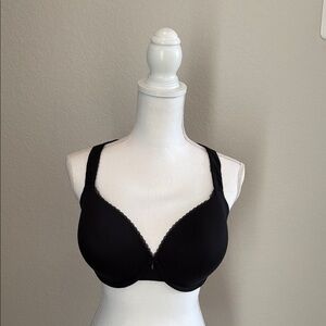 NWOT Paramour T-Shirt Classic Black Women's Bra. Size 36DDD. Super comfortable.